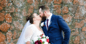 The Kiss couple wedding poses